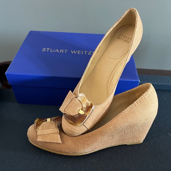 Stuart Weitzman Sz 8.5 Tan Leather Bucalina Tortoiseshell Buckle Round Toe Wedge - Picture 1 of 4